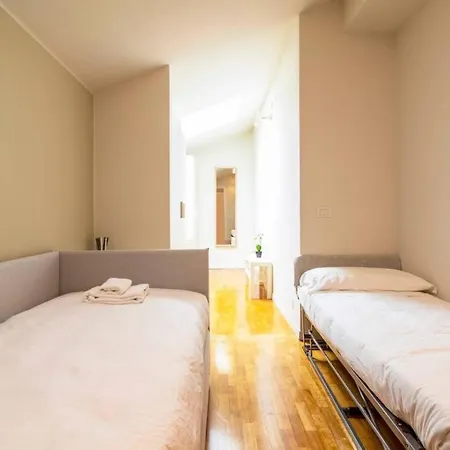 Classy Milanese Near Sforza Castle Διαμέρισμα *