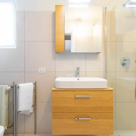 Classy Milanese Near Sforza Castle Διαμέρισμα *