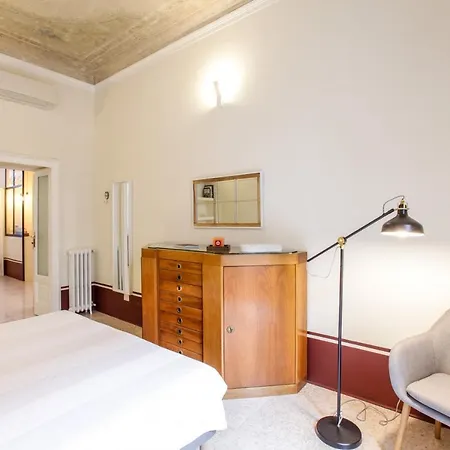 Da Vinci's Conciliazione New Apartment