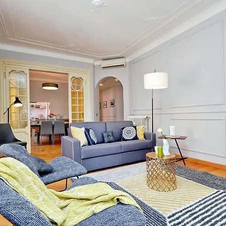 Appartamento Altido Austere Elegance