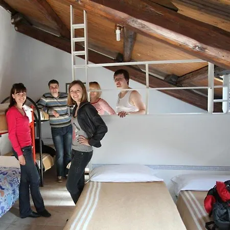 California Hostel *