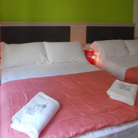 Midtown Hotell *