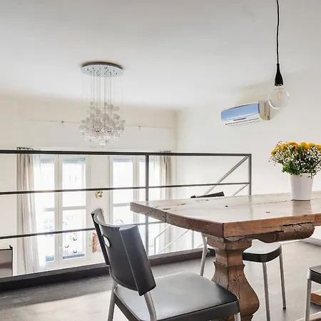Two Levels Charming Loft Apartment
