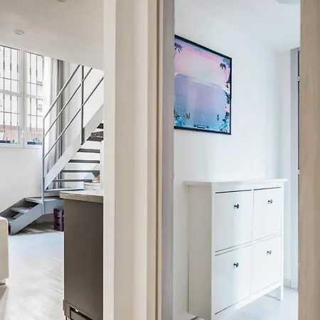 Two Levels Charming Loft Apartment