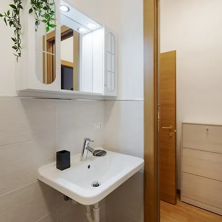 Guesthost - Buenos Aires & Lima Cosy Flat * Милан