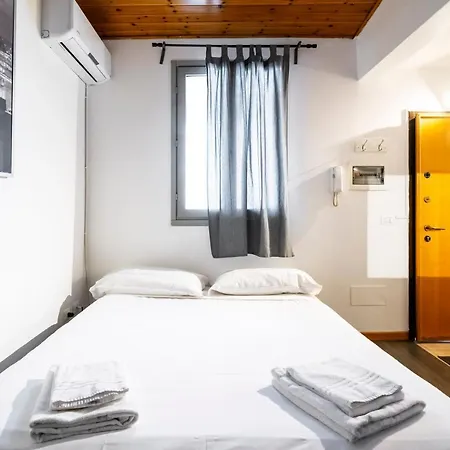 Apartment Cadorna Center Studio-by Flatscollection Milan