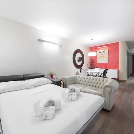 Stylish In Fashion District - Corso Venezia Apartmán *