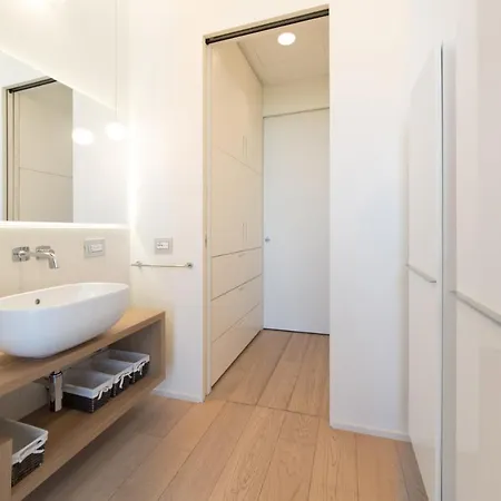 Stylish Elegant In Torre Solaria With Exclusive Milan's View Milan