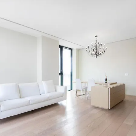 Stylish Elegant In Torre Solaria With Exclusive Milan's View Apartment Milan