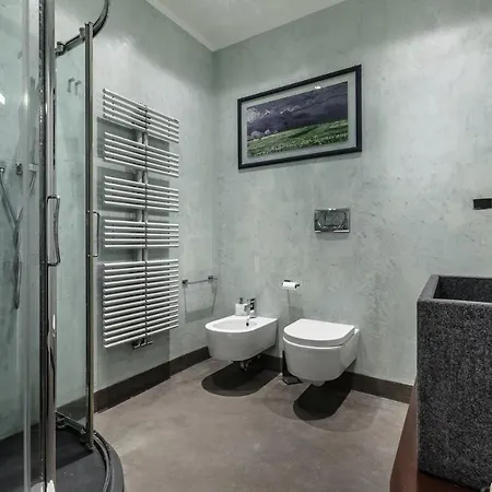 Stylish In Fashion District - Corso Venezia Apartment *