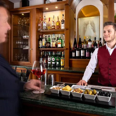 Lancaster ホテル 3*