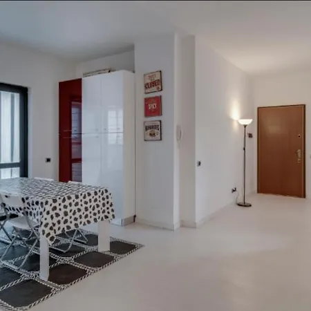 Modern In Maciachini Area *