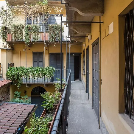 Living - Via Brera 23 *