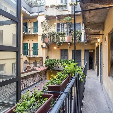 Living - Via Brera 23 *