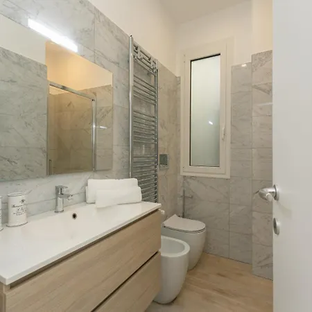 Apartment Bright Two Bedroom In *