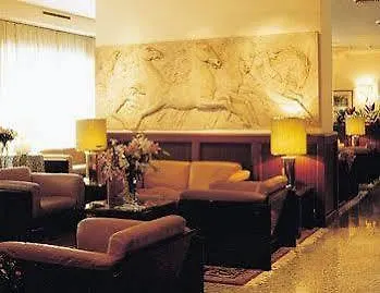 Ascot Hotel