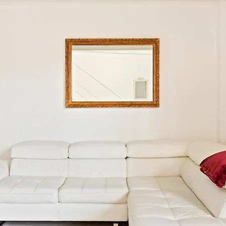 Guesthost - Elegant Loft With Balcony! Apartament *