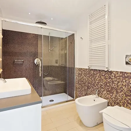 Guesthost - Elegant Loft With Balcony! דירה מילאנו