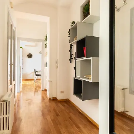 Alessia's Flat- Isola M5 Apartment *