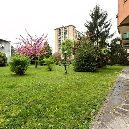 Renewed Balcony Flat With Garden Appartamento Milano