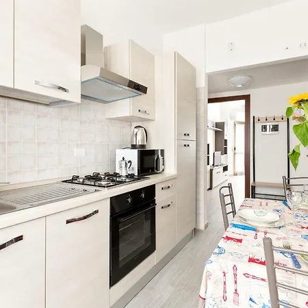 Renewed Balcony Flat With Garden Appartamento