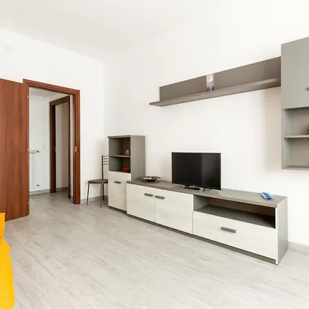 Renewed Balcony Flat With Garden