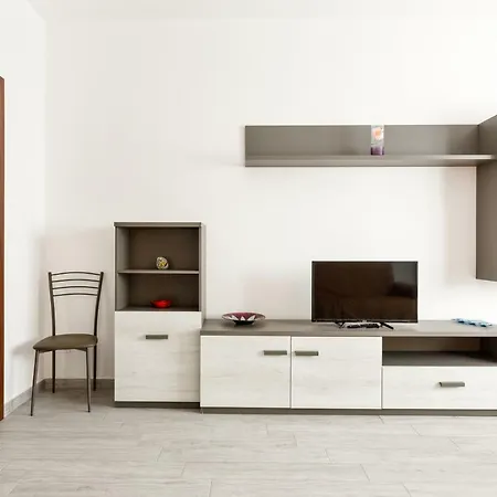 Appartamento Renewed Balcony Flat With Garden