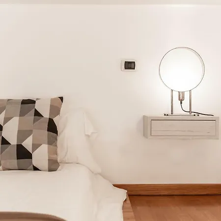 Urban District Isola Lancetti Loft 1br