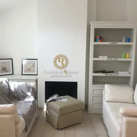 Rebecca's In Fashion District Apartment *