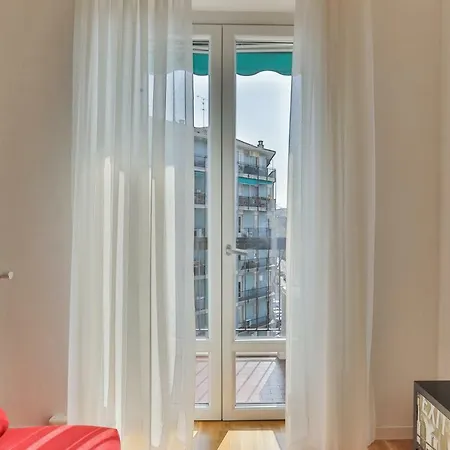 Charming One Bedroom In Апартаменты Милан