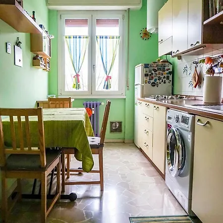 Nice Flat Next To Metro Apartment