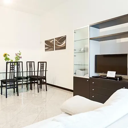 Appartement S. Maria Valle Roomy Flat Milan