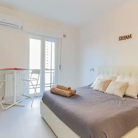 Alessia's Flat- M3 Corvetto * Milán