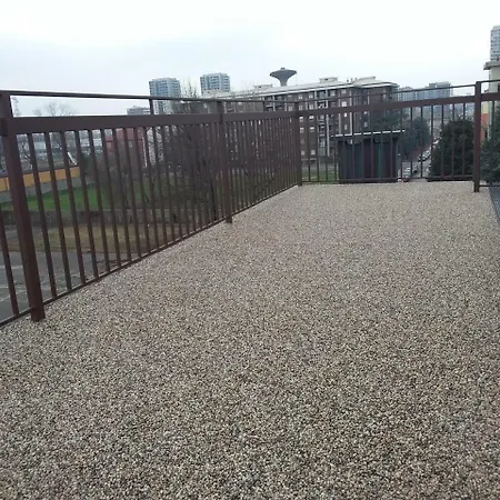 Bright And Spacious Top Foor Flat