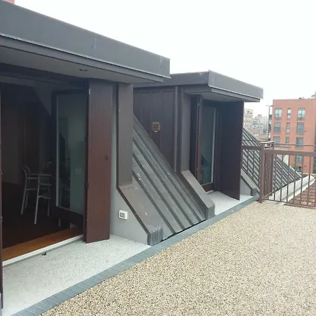 Bright And Spacious Top Foor Flat Apartment Milan