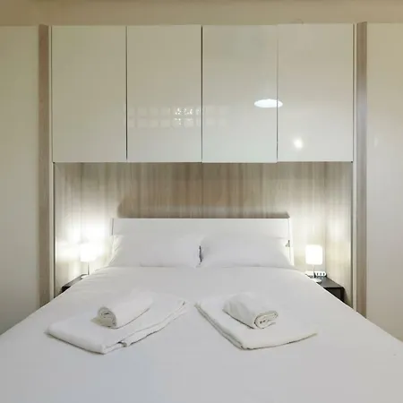 Pastrengo B Flat Apartment *
