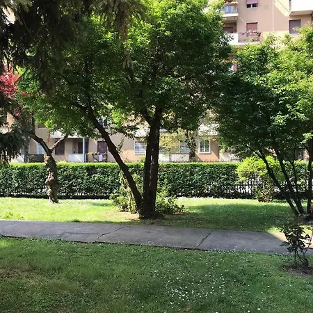 Bright Flat With Shared Garden *