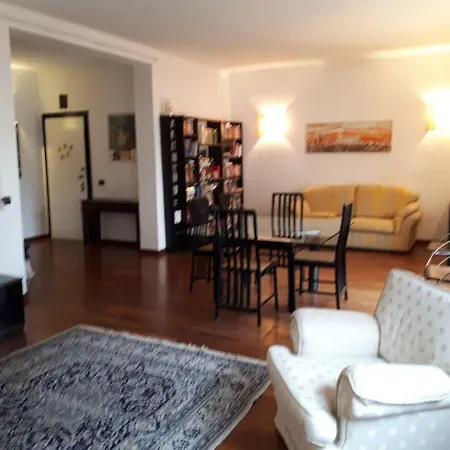 Apartment Elegante In Centro Milan