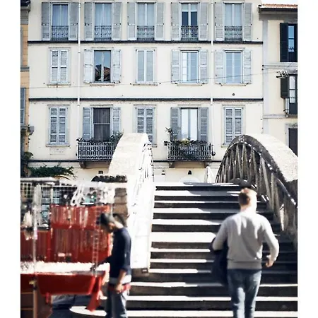 Taking A Walk In The Beating Heart Of Navigli * Milão