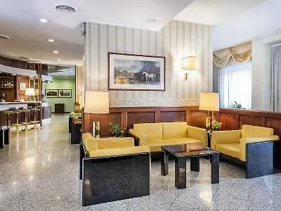 Ascot Hotel