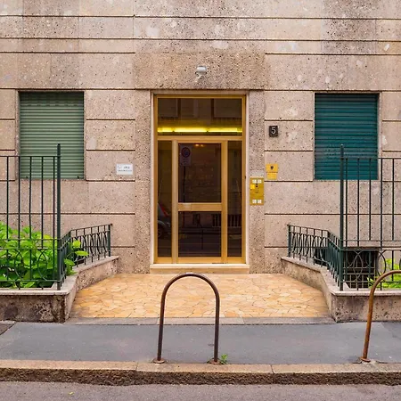 Exclusive 3 Bedrooms Near Duomo * Μιλάνο