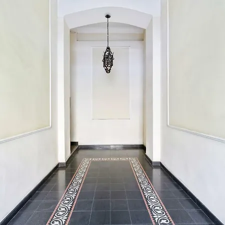 Porta Romana Renewed Studio Апартаменты