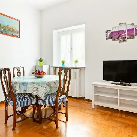 Apartamento Bright Flat With Shared Garden *