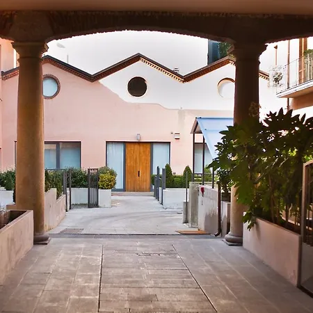 Easy - Rooms&apartments Navigli 4* Milano