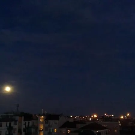 Skyline In Studi A 1 Minuto Dal Metrò Con Terrazzo Wi-fi E Netflix Milano