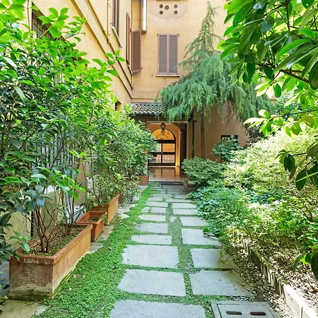 Apartment Renovated Penthouse Duomo & Via Torino *