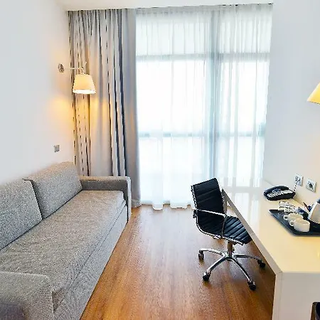 Hilton Garden North 4*