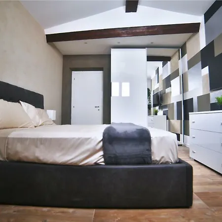 Garibaldi Fifty Attic Near Duomo *