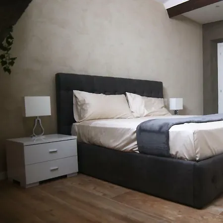 Hotel Garibaldi Fifty Attic Near Duomo