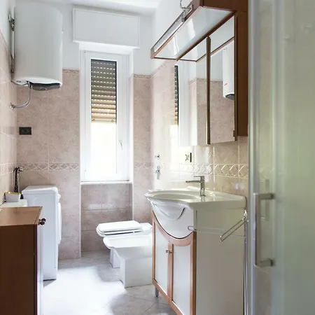 Youhosty - Pezzotti 18 * Milánó